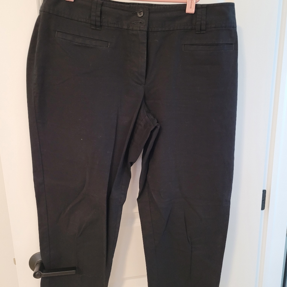 Black Capri pants